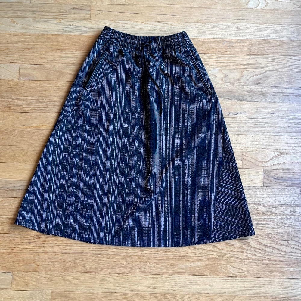 Athleta Arrival skirt- XS midi A-line --LIKE NEW! Black/white.
